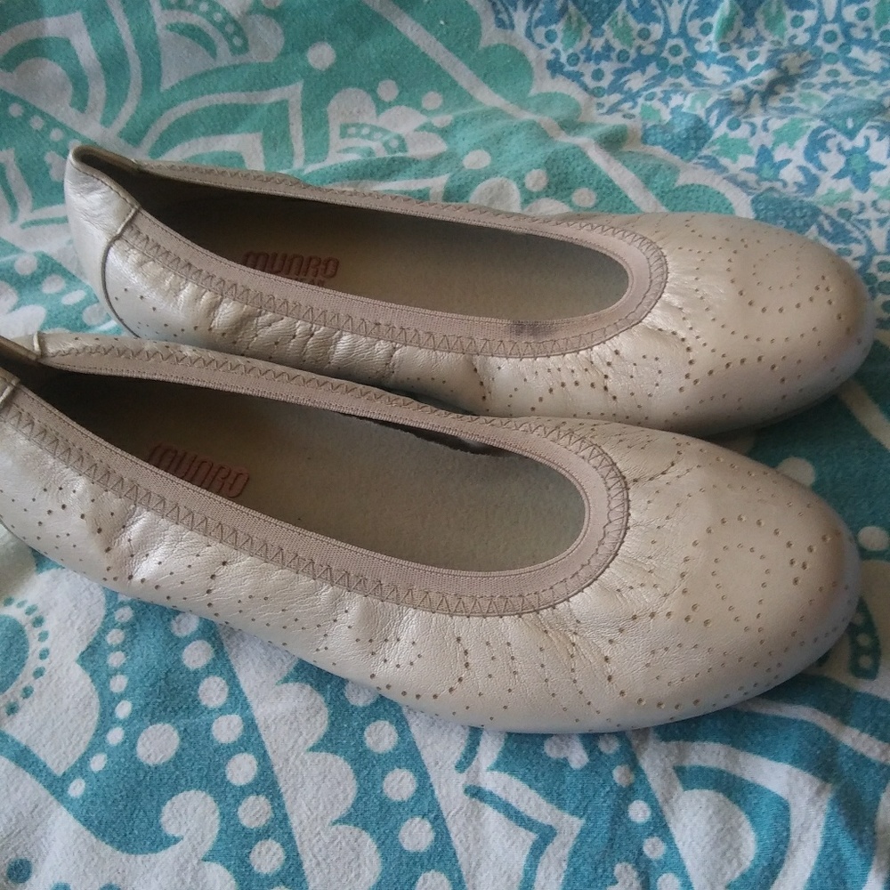 Munro Brandi Flats size 10